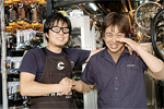 サイクルショップヨシダ 吉田寛さん（右）、福島秀介さん（左）